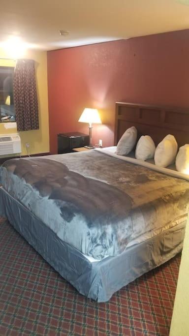 Osu Queen Bed Hotel Room 217 Wi-Fi Stillwater Kültér fotó